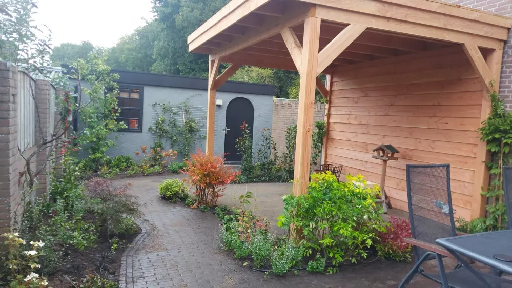 Timmermans Tuinverzorging energetische tuin buitenverblijf gebakken klinkers keramische tegels 002